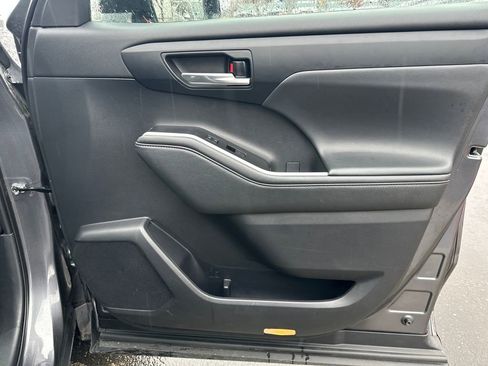 Used 2021 Toyota Highlander XSE image 18