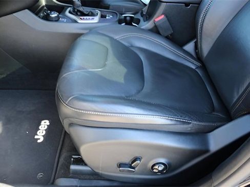 Used 2018 Jeep Cherokee Limited image 14