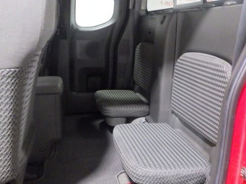 Used 2010 Nissan Frontier SE w/ SE Value Truck Pkg image 7