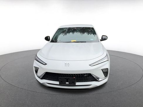 Used 2025 Buick Envista Sport Touring image 4