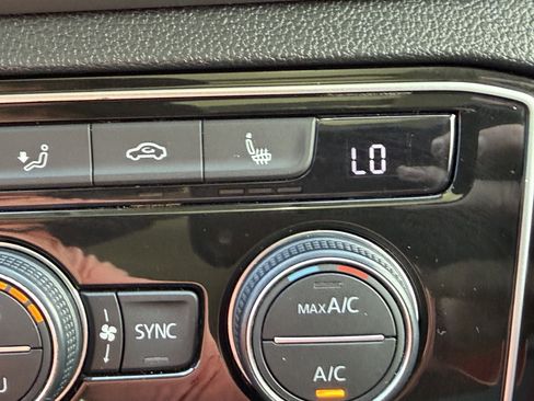 Used 2019 Volkswagen Atlas SEL FWD image 21