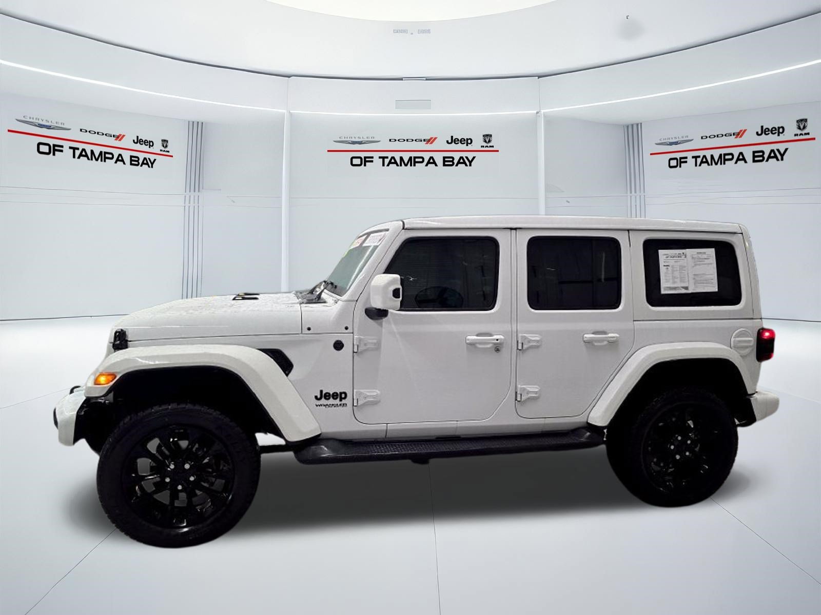 Used 2021 Jeep Wrangler Unlimited Sahara AWD/4WD image 3