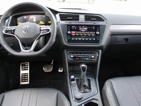 Certified 2024 Volkswagen Tiguan SE R-Line image 21