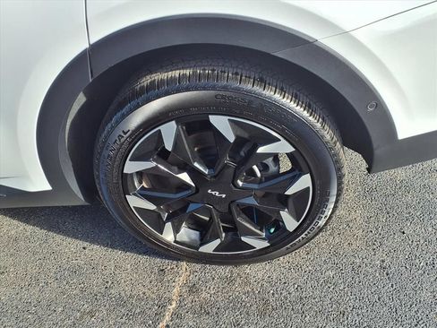 Used 2025 Kia Sorento SX FWD image 17
