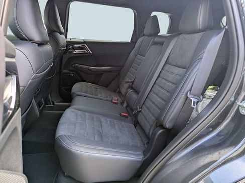 New 2026 Mitsubishi Outlander LE FWD image 14