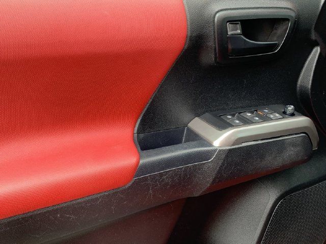 Certified 2022 Toyota Tacoma SR5 AWD/4WD image 17