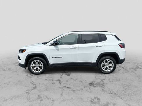Used 2024 Jeep Compass Latitude AWD/4WD image 5