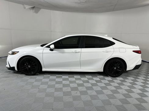 Used 2025 Toyota Camry SE w/ Convenience Package FWD image 5