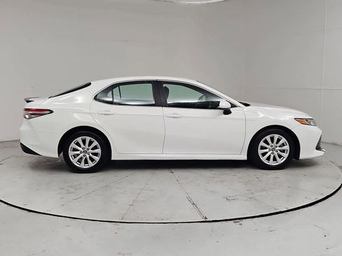 Used 2018 Toyota Camry LE FWD image 7