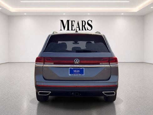 Used 2025 Volkswagen Atlas SE AWD/4WD image 4