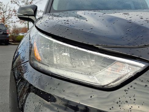 Used 2020 Toyota Highlander XLE image 10