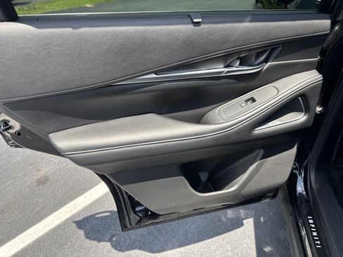 Used 2025 INFINITI QX60 Luxe w/ Black Edition FWD image 30