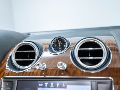 Used 2017 Bentley Bentayga AWD/4WD image 55
