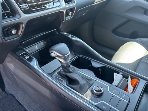 Certified 2023 Kia Sorento S w/ Panoramic Sunroof Package AWD/4WD image 7