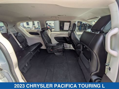 Used 2023 Chrysler Pacifica Touring-L FWD image 35