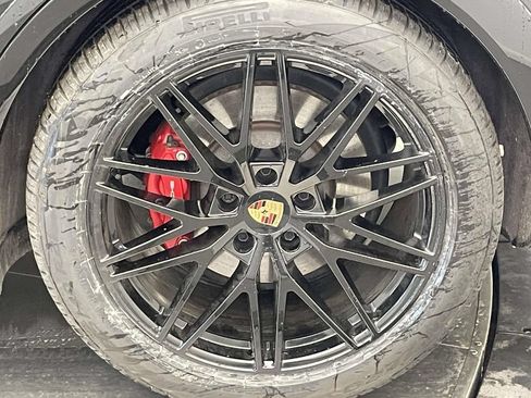 Certified 2025 Porsche Cayenne GTS AWD/4WD image 12