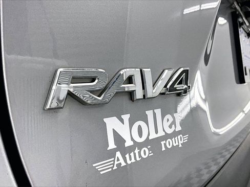 Used 2019 Toyota RAV4 LE image 8
