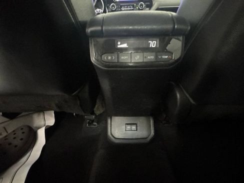 Used 2023 Toyota Highlander XLE AWD/4WD image 24