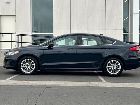 Used 2020 Ford Fusion SE image 6