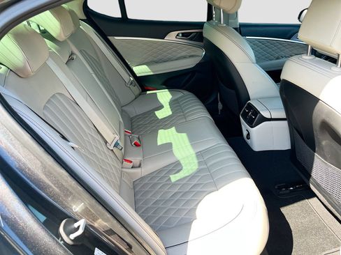 Used 2019 Genesis G70 2.0T Advanced w/ Prestige Package AWD/4WD image 28