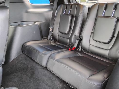 Used 2018 Ford Explorer XLT w/ Equipment Group 202A AWD/4WD image 18