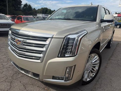 Used 2017 Cadillac Escalade ESV Platinum AWD/4WD image 2