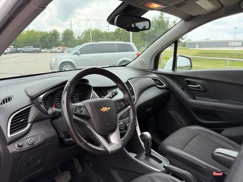 Used 2017 Chevrolet Trax LT w/ LT Convenience Package AWD/4WD image 22