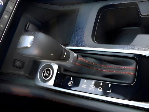 Used 2025 Nissan Sentra SR w/ SR Premium Package image 19