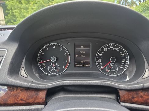 Used 2013 Volkswagen Passat 2.5 SEL Premium FWD image 15
