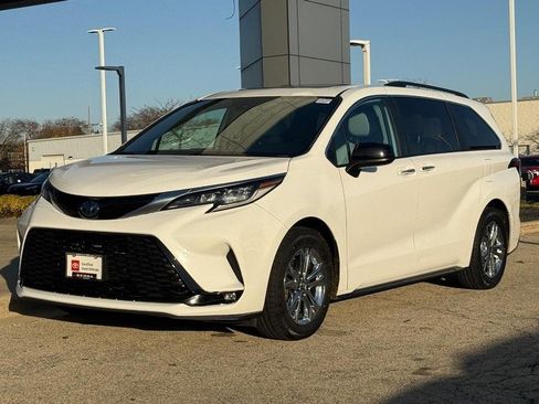 Used 2023 Toyota Sienna XSE image 8