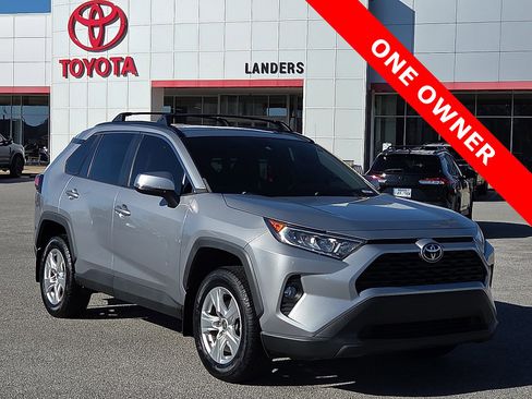 Used 2021 Toyota RAV4 XLE w/ Convenience Package image 1