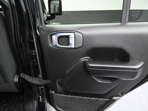 Used 2021 Jeep Gladiator Sport image 29