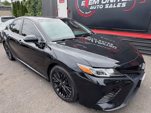 Used 2018 Toyota Camry SE w/ Audio Package FWD image 5