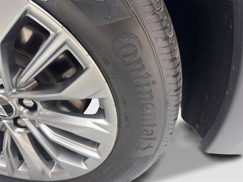 Used 2024 Cadillac XT4 Premium Luxury image 92