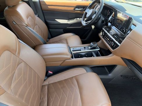 Used 2024 Nissan Pathfinder Platinum w/ Cargo Package FWD image 11