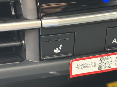 Used 2026 Toyota Sienna XSE FWD image 32