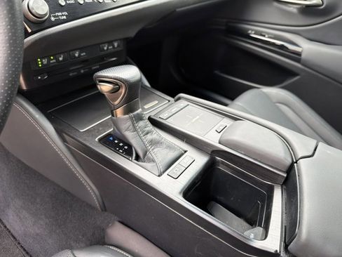 Certified 2022 Lexus ES 300h F Sport FWD image 21