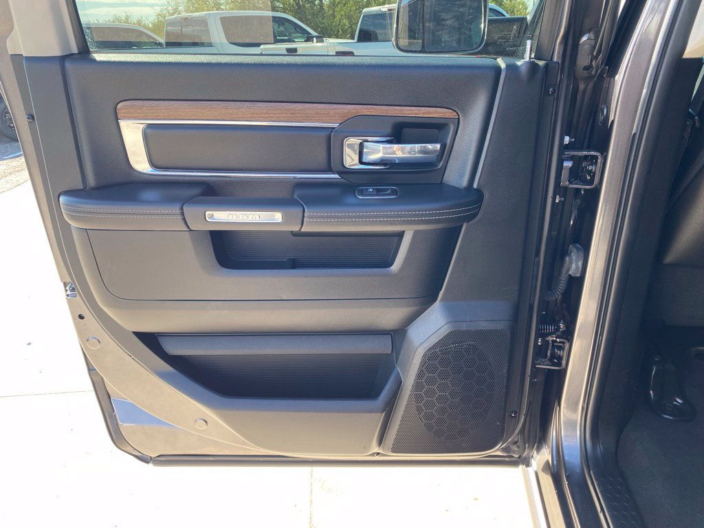 Used 2015 RAM 2500 Laramie w/ Convenience Group AWD/4WD image 14