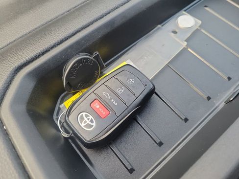 Used 2022 Toyota Tundra SR5 image 34