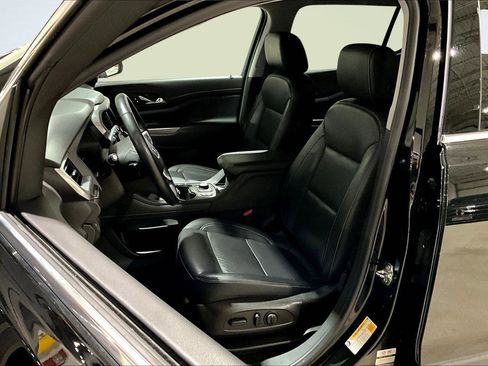 Used 2023 GMC Acadia SLT image 25