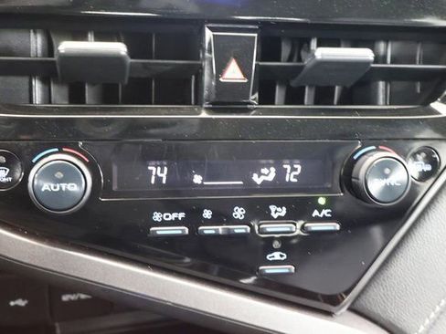 Used 2022 Toyota Camry SE image 22