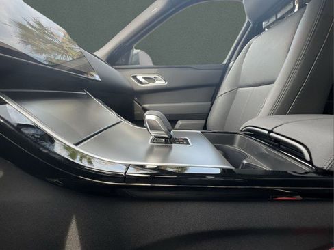 New 2026 Land Rover Range Rover Velar S image 25