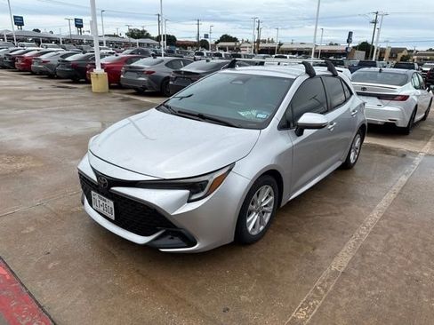 Used 2023 Toyota Corolla SE FWD image 3