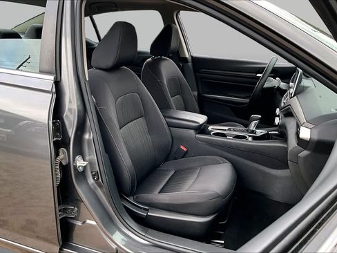 Certified 2024 Nissan Altima 2.5 SV FWD image 9