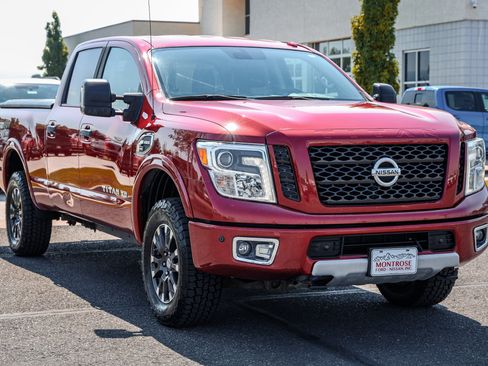 Used 2018 Nissan Titan PRO-4X w/ Pro-4x Convenience Package AWD/4WD image 3