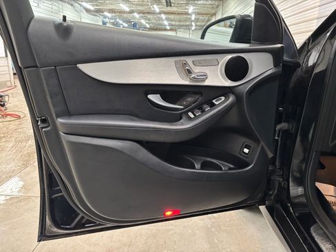 Used 2019 Mercedes-Benz GLC 300 4MATIC image 11