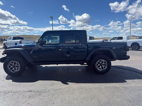 Certified 2025 Jeep Gladiator Rubicon w/ Convenience Group AWD/4WD image 8
