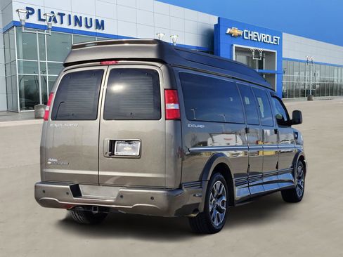 Used 2023 Chevrolet Express 2500 Work Van image 5