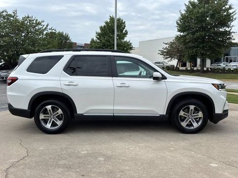 Used 2025 Honda Pilot EX-L image 2