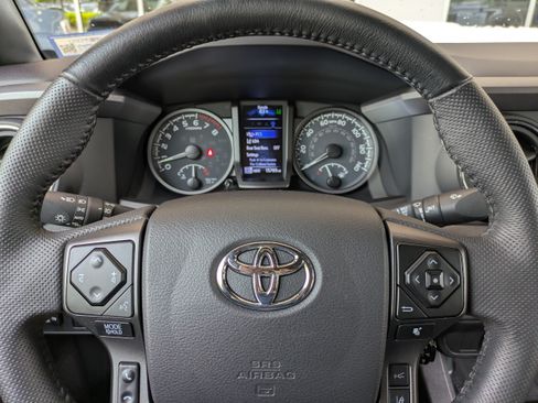 Used 2023 Toyota Tacoma TRD Sport AWD/4WD image 26